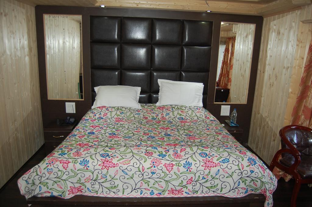 Hotel Zahgeer Continental Gulmarg Chambre photo