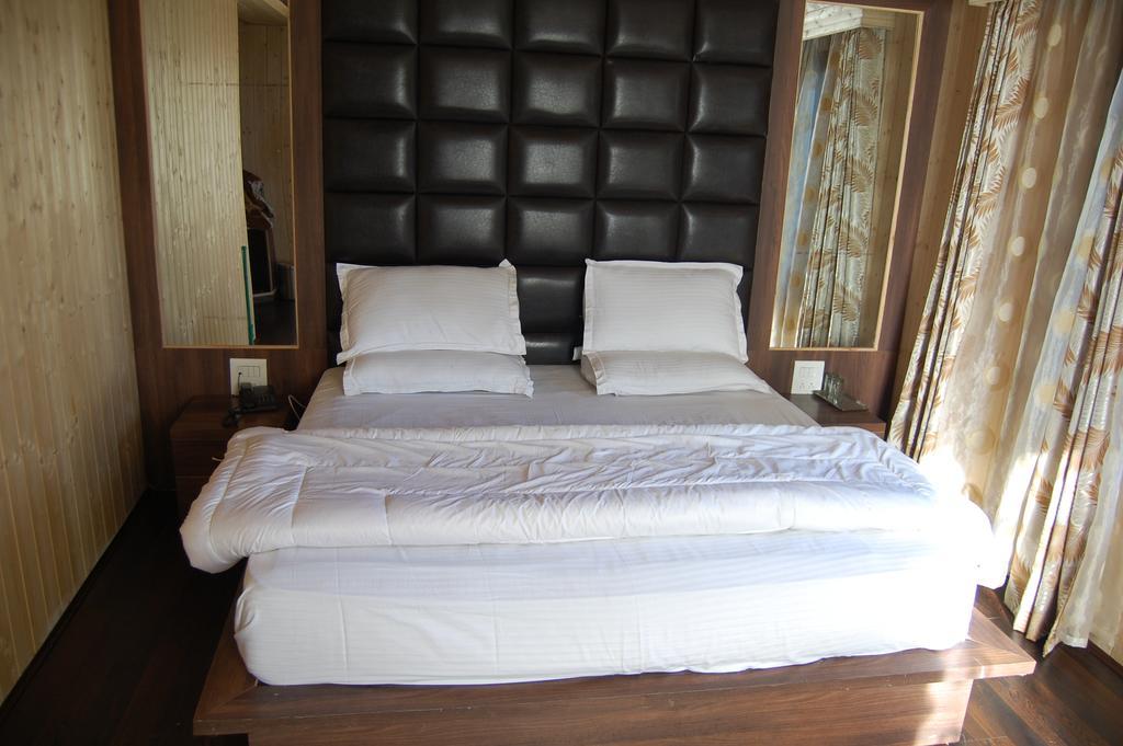 Hotel Zahgeer Continental Gulmarg Chambre photo
