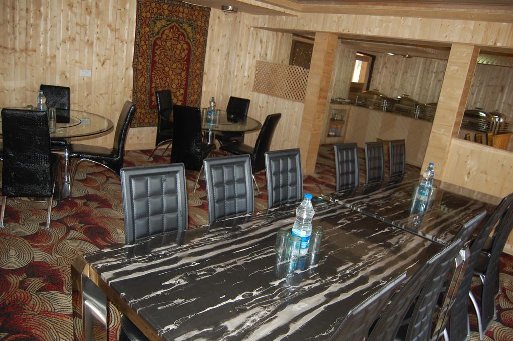 Hotel Zahgeer Continental Gulmarg Chambre photo