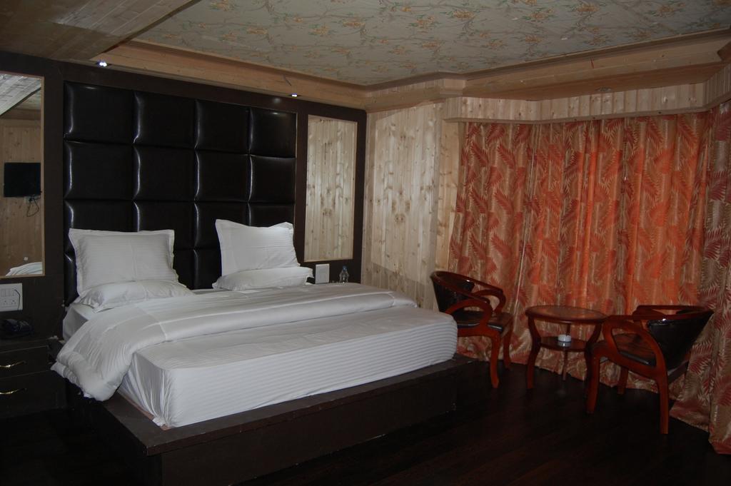 Hotel Zahgeer Continental Gulmarg Chambre photo