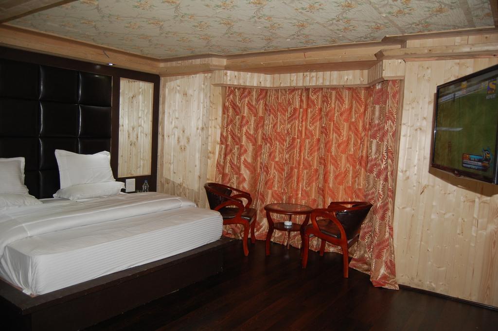 Hotel Zahgeer Continental Gulmarg Chambre photo