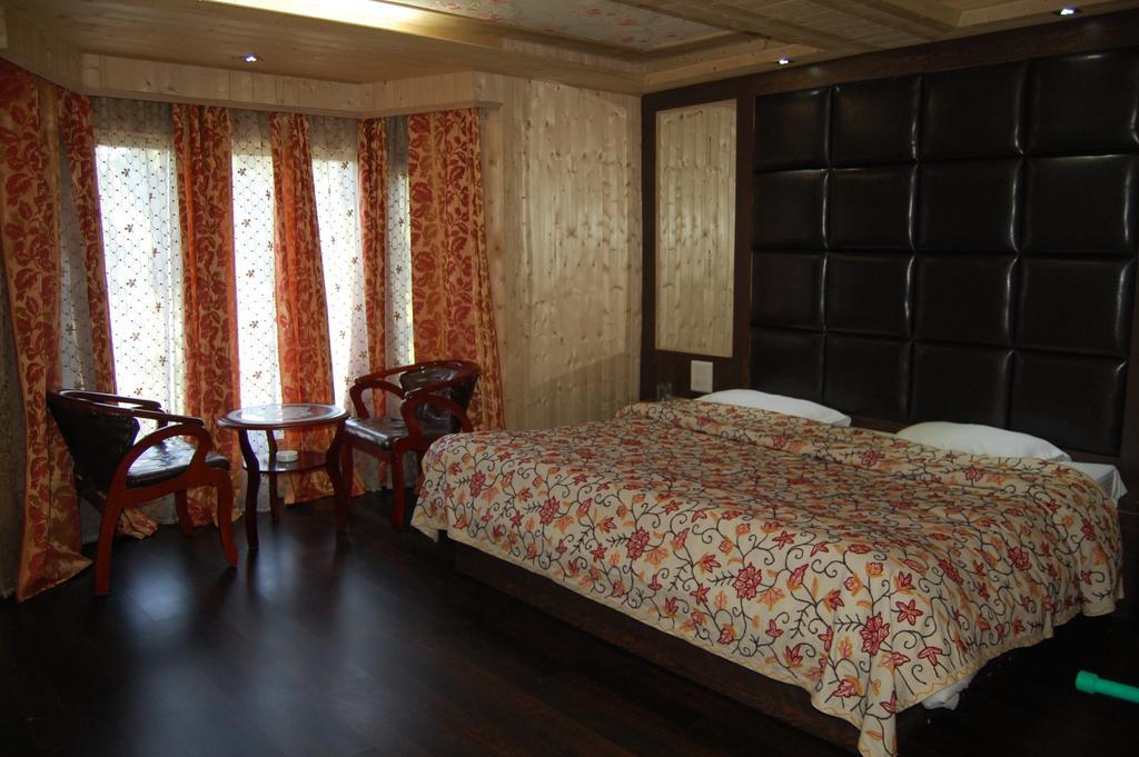 Hotel Zahgeer Continental Gulmarg Chambre photo